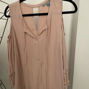 Shoulder cut out top size Smalll